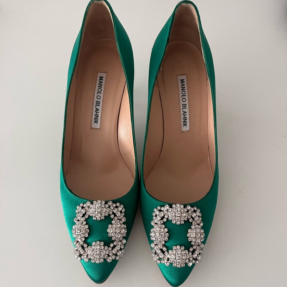 Manolo Blahnik - Hangisi 70 Satin Green Satin Jewel Buckle Pumps - Picture 1 of 6